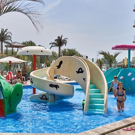 Melisea Aparthotel Pool & Spa Mamaia Nord Năvodari Extérieur photo